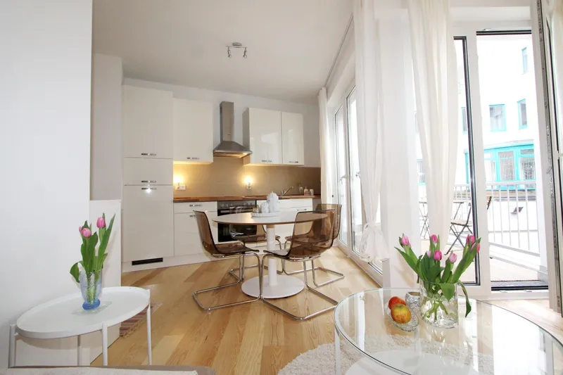 Liebevoll möblierte Wohnung mit großer Loggia im Neubau nahe Prenzlauer Berg! — photo 1